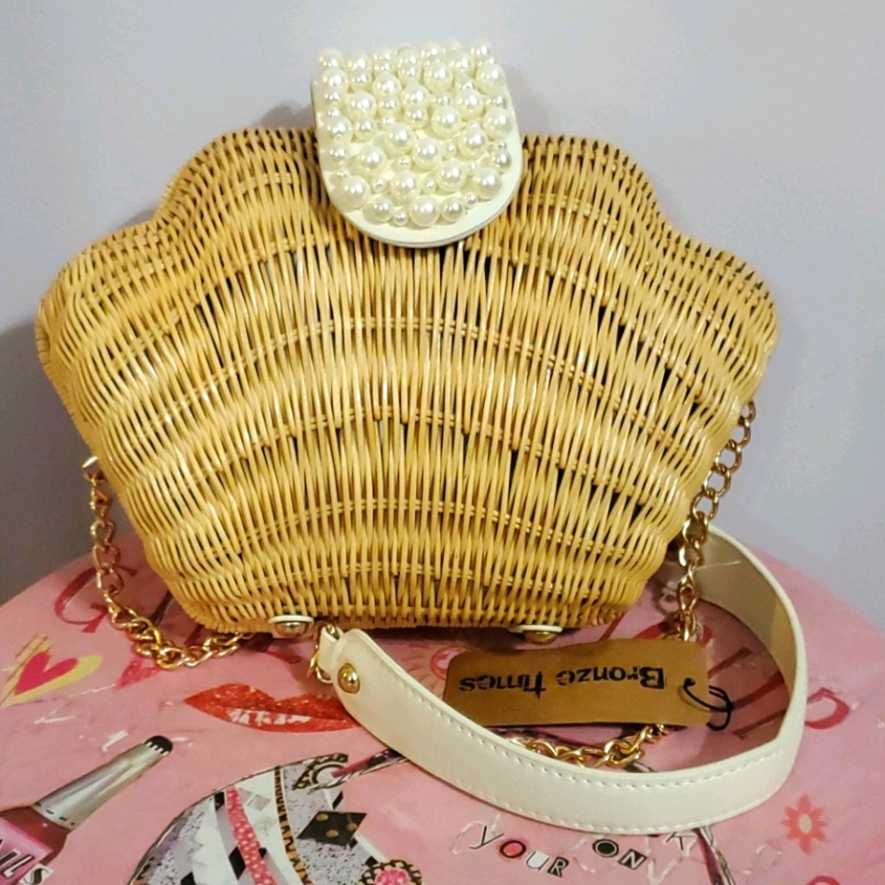 HANDMADE Seashell Novelty Bag NWTS!!!